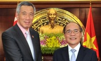 Председатель НC СРВ Нгуен Шинь Хунг встретился с премьер-министром Сингапура
